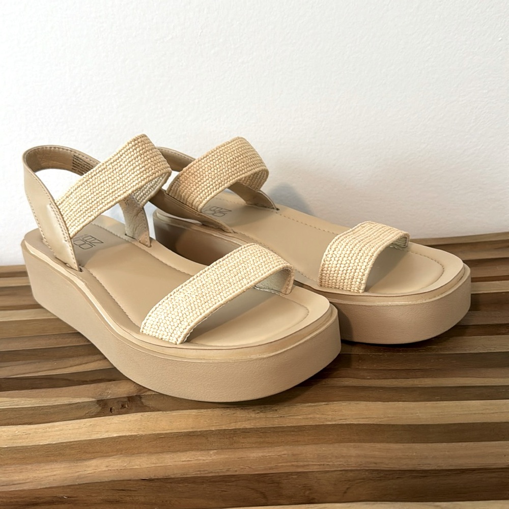 Tan sandals size 8